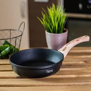 Сырники на сковороде: какая подойдет?