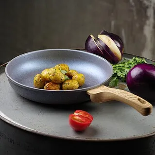 Какие сковороды не царапаются?