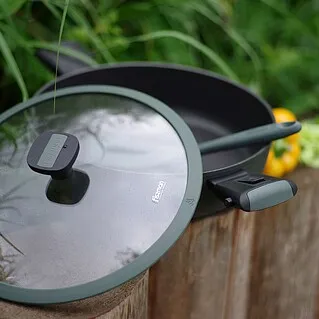 Что купить: сотейник или глубокую сковороду?