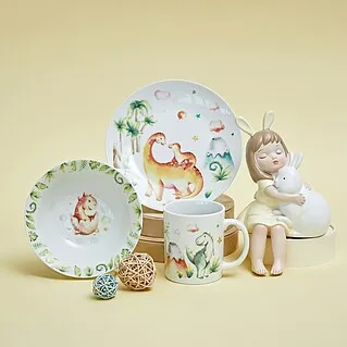 Как приучить ребёнка есть самостоятельно с помощью яркой посуды?